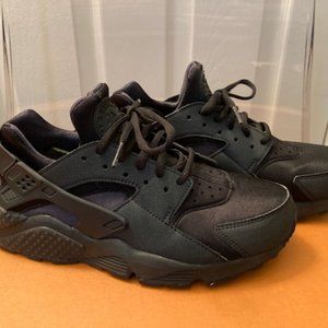 NIKE Air Huarache in Black